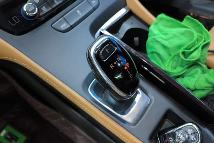 Used Buick LaCrosse 2016 20T Elite Edition Gear Lever