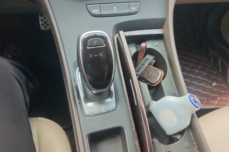 Used Buick LaCrosse 2016 Revised 20T Leading Edition Gear Lever