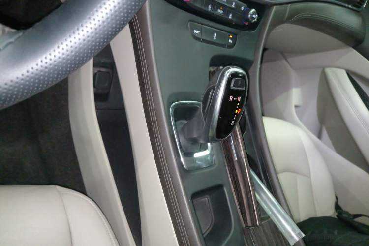 Used Buick LaCrosse 2016 Revised 20T Leading Edition Gear Lever