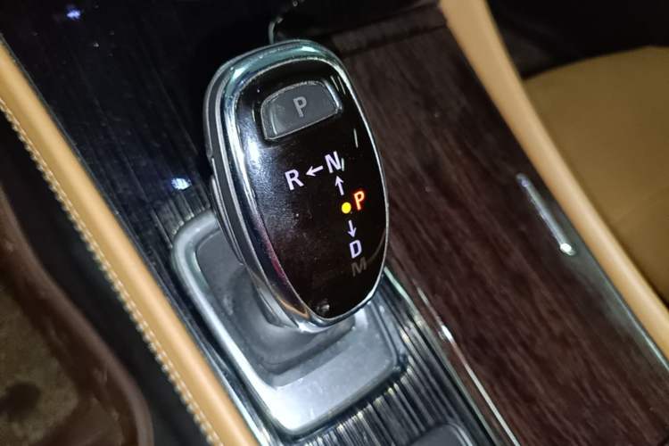 Used Buick LaCrosse 2016 20T Elite Edition Gear Lever