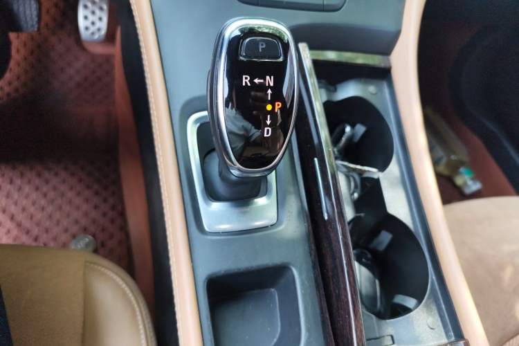 Used Buick LaCrosse 2016 20T Elite Edition Gear Lever
