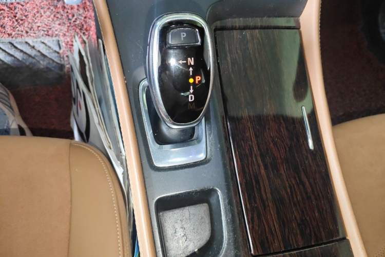 Used Buick LaCrosse 2016 28T Premium Edition Gear Lever