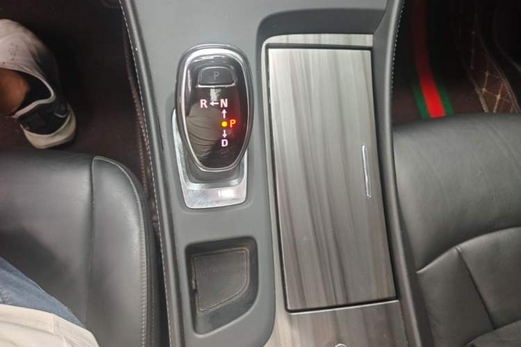 Used Buick LaCrosse 2016 Revised Version 28T Elite Edition Gear Lever