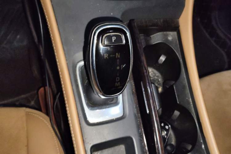 Used Buick LaCrosse 2016 20T Elite Edition Gear Lever