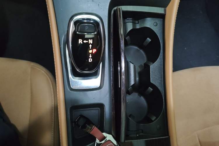 Used Buick LaCrosse 2016 28T Premium Edition Gear Lever