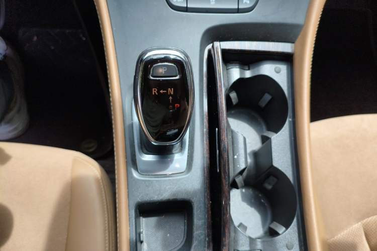 Used Buick LaCrosse 2016 20T Elite Edition Gear Lever
