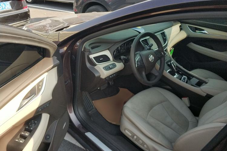 Used Buick LaCrosse 2016 30H Luxury Version Interior 3