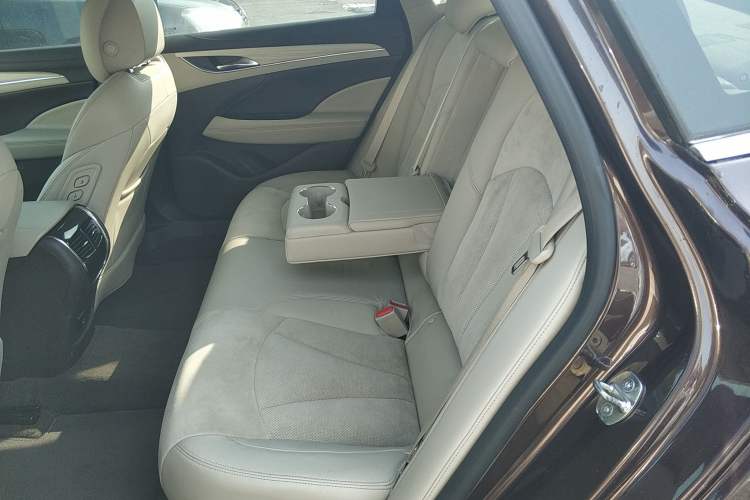 Used Buick LaCrosse 2016 30H Luxury Version Interior 4