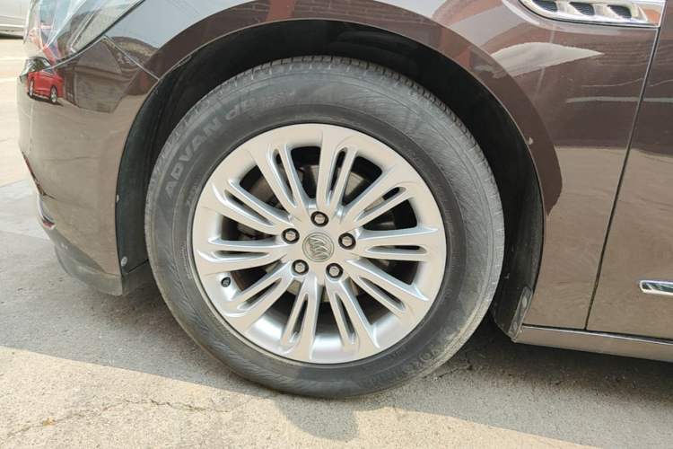 Used Buick LaCrosse 2016 20T Luxury Model Left Front Wheel Hub