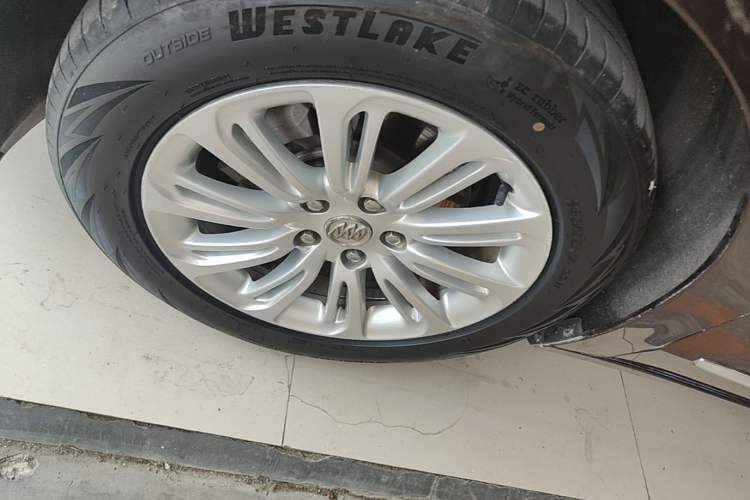 Used Buick LaCrosse 2016 20T Elite Edition Left Front Wheel Hub