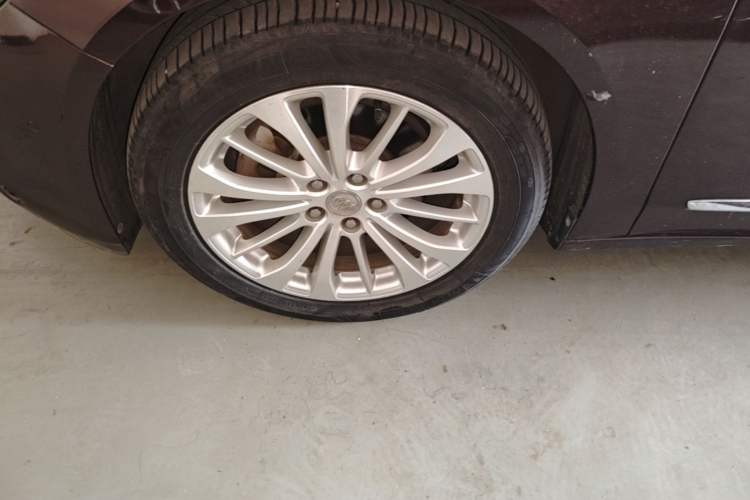 Used Buick LaCrosse 2016 28T Premium Edition Left Front Wheel Hub