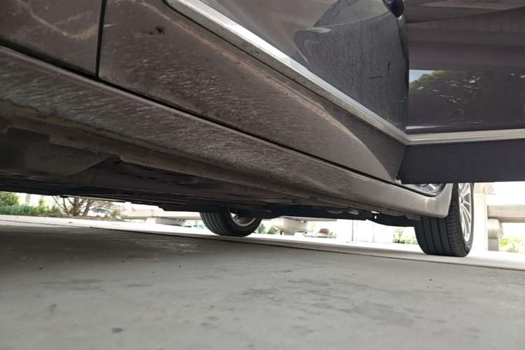 Used Buick LaCrosse 2016 28T Luxury Version Left Side Sill