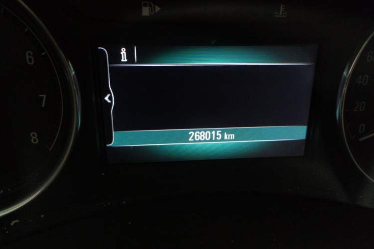 Used Buick LaCrosse 2016 20T Elite Edition Odometer Close Up