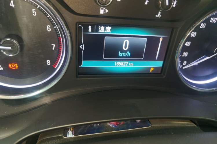 Used Buick LaCrosse 2016 28T Premium Edition Odometer Close Up
