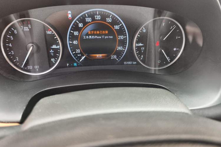 Used Buick LaCrosse 2016 28T Luxury Version Odometer Close Up