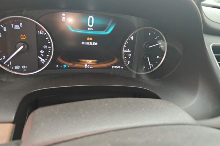 Used Buick LaCrosse 2016 28T Luxury Version Odometer Close Up