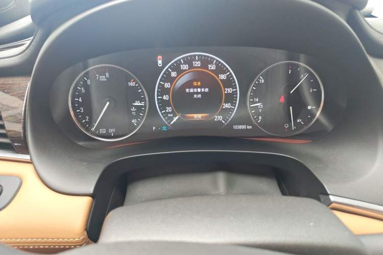 Used Buick LaCrosse 2016 28T Luxury Version Odometer Close Up