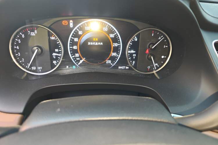 Used Buick LaCrosse 2016 28T Flagship Model Odometer Close Up