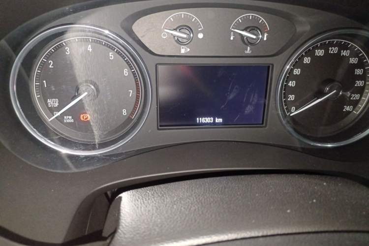 Used Buick LaCrosse 2016 20T Elite Edition Odometer Close Up