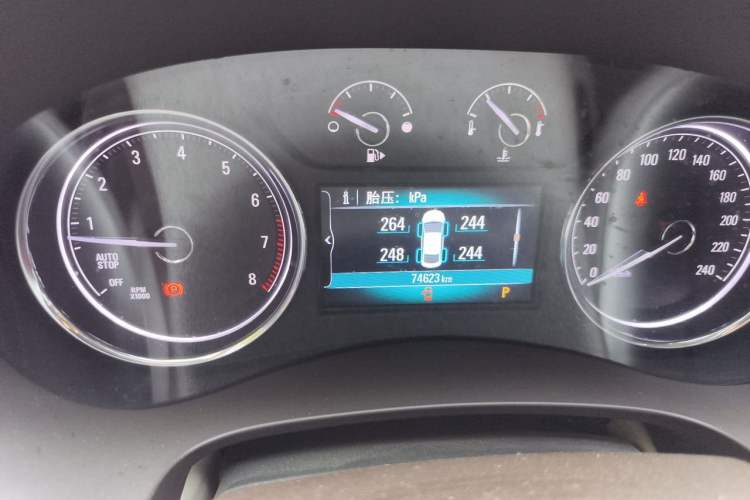 Used Buick LaCrosse 2016 20T Leading Model Odometer Close Up