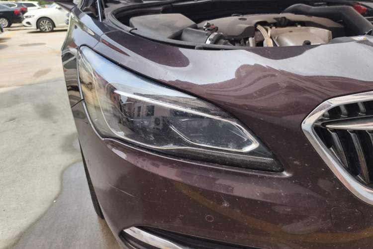 Used Buick LaCrosse 2016 28T Luxury Version Right Front Headlight