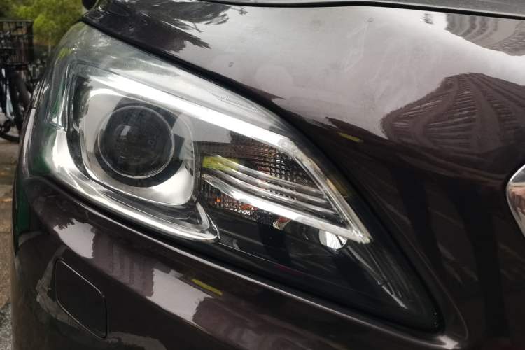 Used Buick LaCrosse 2016 20T Luxury Model Right Front Headlight