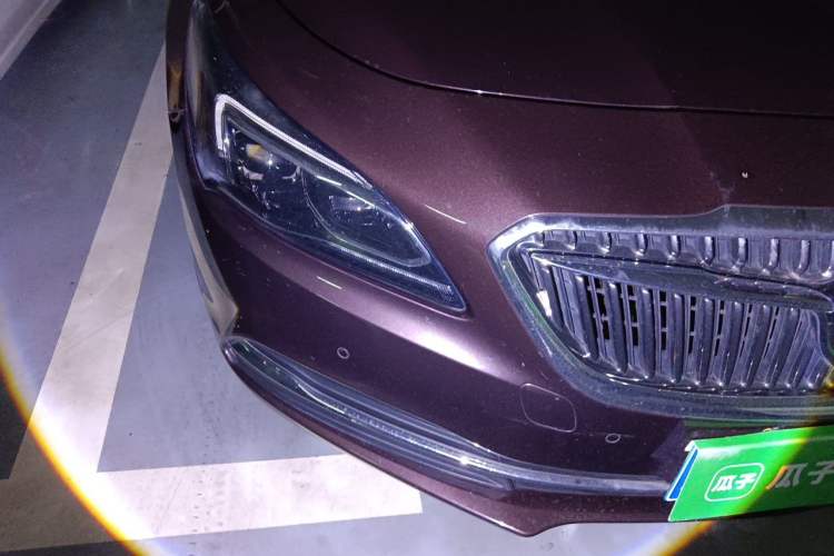 Used Buick LaCrosse 2016 28T Luxury Version Right Front Headlight
