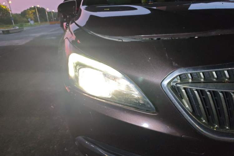 Used Buick LaCrosse 2016 20T Elite Edition Right Front Headlight