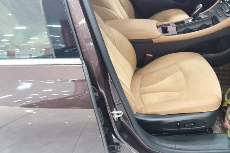 Used Buick LaCrosse 2016 28T Elite Model Right Front Seat