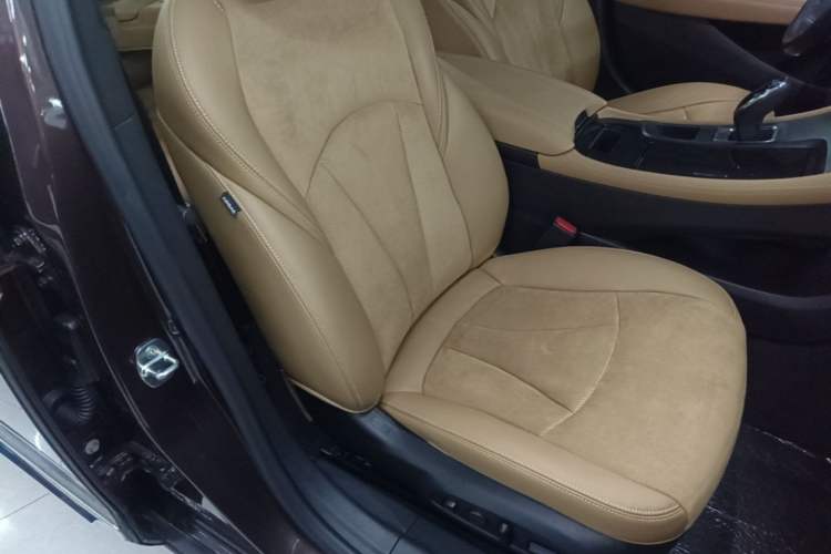 Used Buick LaCrosse 2016 28T Luxury Version Right Front Seat