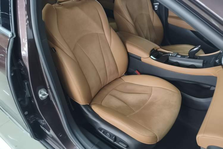 Used Buick LaCrosse 2016 28T Luxury Version Right Front Seat