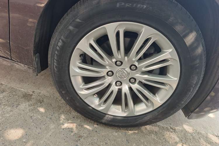 Used Buick LaCrosse 2016 Revised 20T Leading Edition Right Front Wheel Hub
