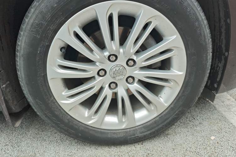 Used Buick LaCrosse 2016 20T Luxury Model Right Front Wheel Hub