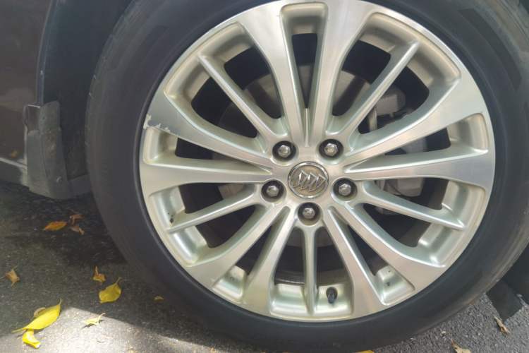 Used Buick LaCrosse 2016 28T Premium Edition Right Front Wheel Hub