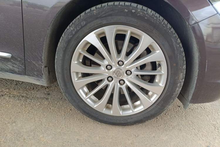 Used Buick LaCrosse 2016 28T Elite Model Right Front Wheel Hub