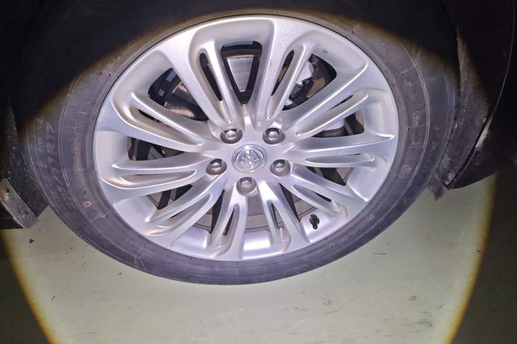 Used Buick LaCrosse 2016 20T Elite Edition Right Front Wheel Hub