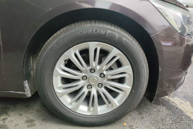 Used Buick LaCrosse 2016 20T Elite Edition Right Front Wheel Hub