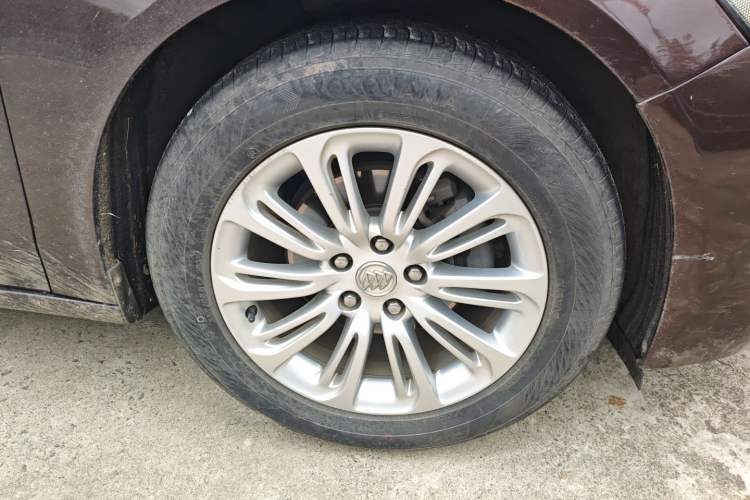 Used Buick LaCrosse 2016 20T Elite Edition Right Front Wheel Hub