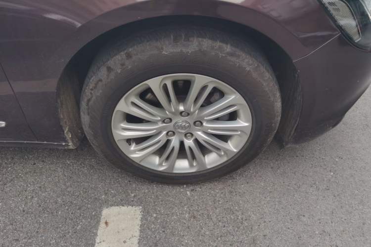 Used Buick LaCrosse 2016 20T Luxury Model Right Front Wheel Hub