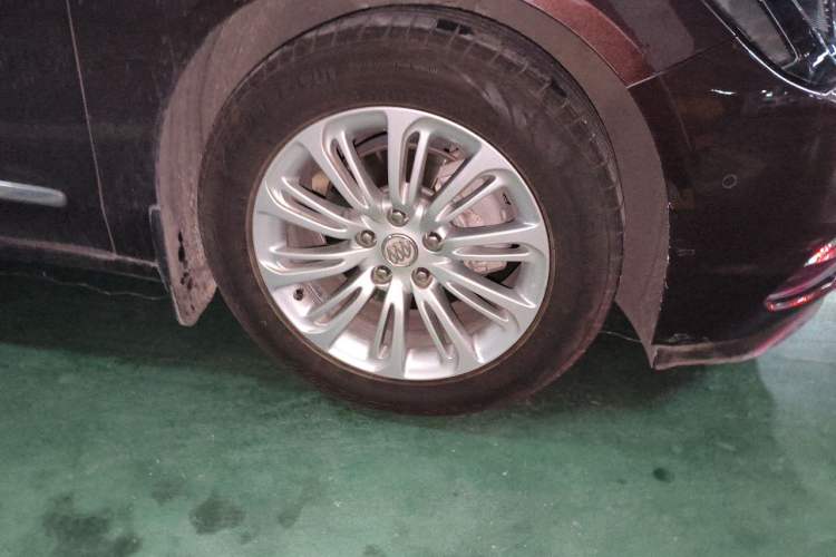 Used Buick LaCrosse 2016 30H Luxury Version Right Front Wheel Hub