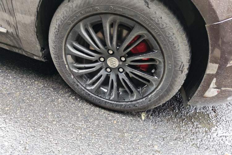 Used Buick LaCrosse 2016 20T Luxury Model Right Front Wheel Hub