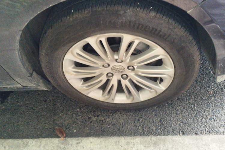Used Buick LaCrosse 2016 20T Elite Edition Right Front Wheel Hub