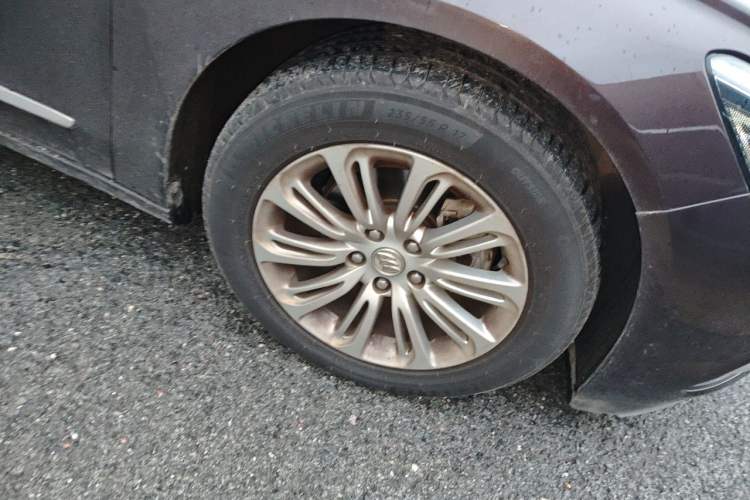 Used Buick LaCrosse 2016 20T Elite Edition Right Front Wheel Hub