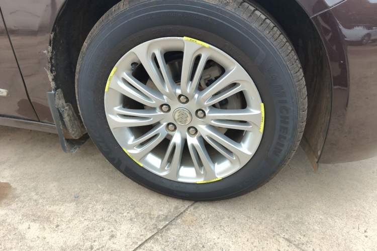 Used Buick LaCrosse 2016 20T Elite Edition Right Front Wheel Hub
