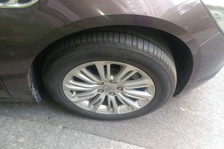 Used Buick LaCrosse 2016 20T Luxury Model Right Front Wheel Hub