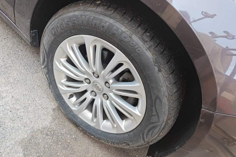 Used Buick LaCrosse 2016 20T Luxury Model Right Front Wheel Hub