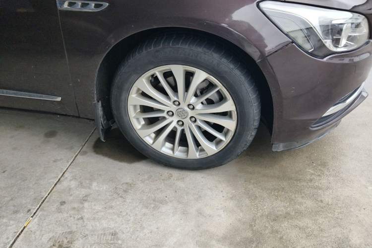 Used Buick LaCrosse 2016 Revised Version 28T Elite Edition Right Front Wheel Hub
