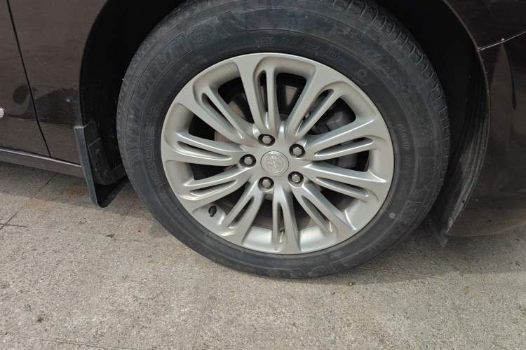 Used Buick LaCrosse 2016 20T Elite Edition Right Front Wheel Hub