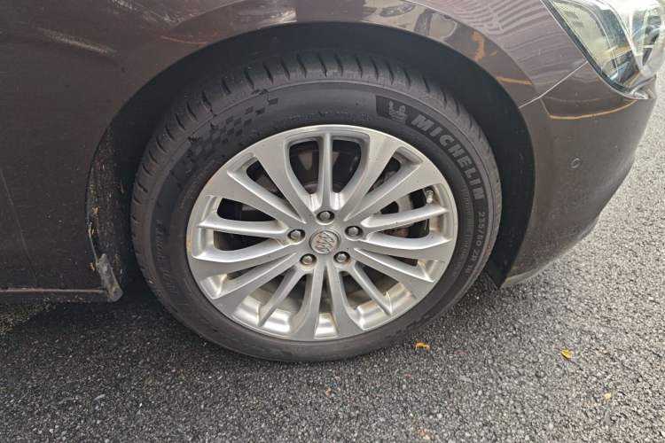 Used Buick LaCrosse 2016 Revised Version 28T Elite Edition Right Front Wheel Hub
