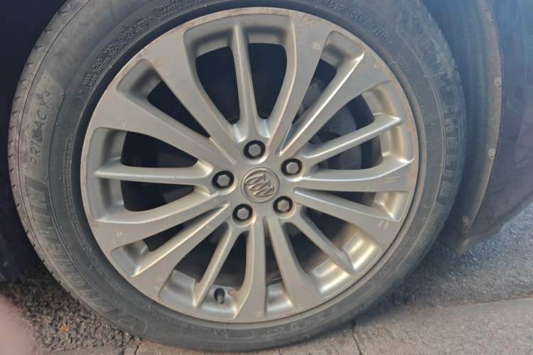 Used Buick LaCrosse 2016 28T Elite Model Right Front Wheel Hub
